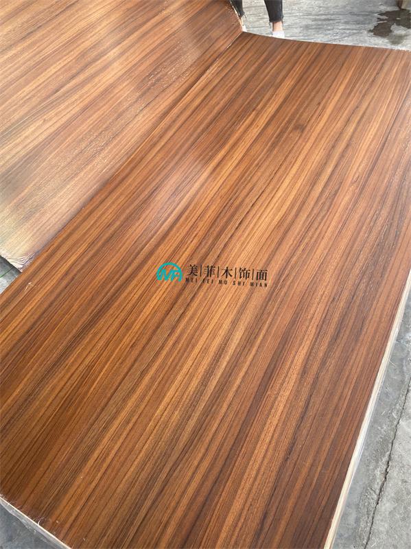Nature teak quarter cut.